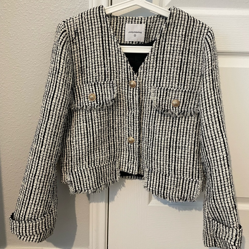 Tweet Jacket with golden buttons